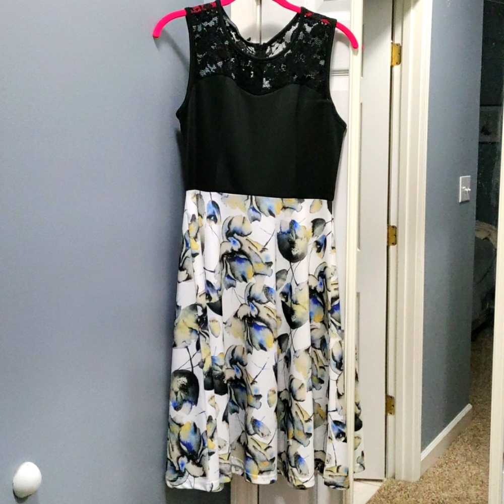 New with tags floral skirt dress
